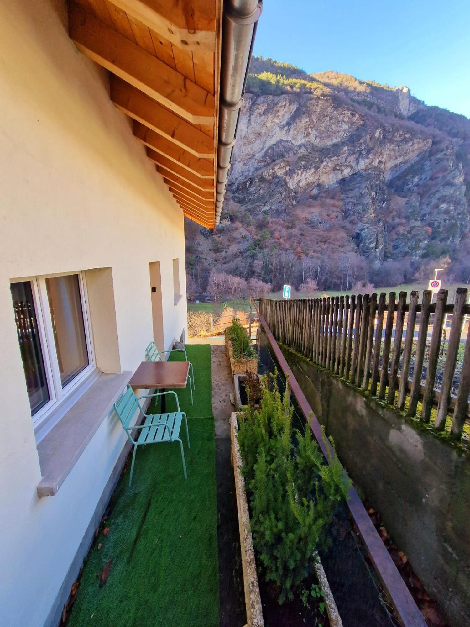 Kunstplanet Im Herzen Der Alpen Am Planetenweg Visp Exterior foto